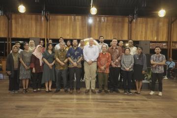 Delegates from the New Zealand Embassy, KEBTKE, BAPPENAS, PLN, NZ scholarship alumni and the NZMATES team.