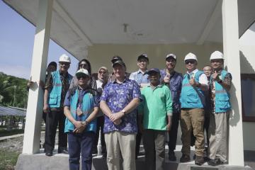 PLN staff and delegates at the Pulau Tiga solar power plant.
