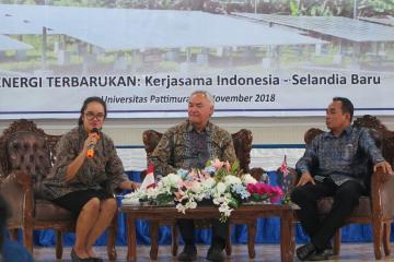 Panel discussion with the Ambassador and Rector.