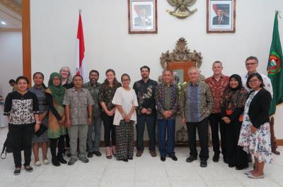 The Governor of Maluku, Ir. H. Said Assagaf, and New Zealand Ambassador to Indonesia, Dr. Trevor Matheson, with NZMATES and New Zealand Embassy staff.
